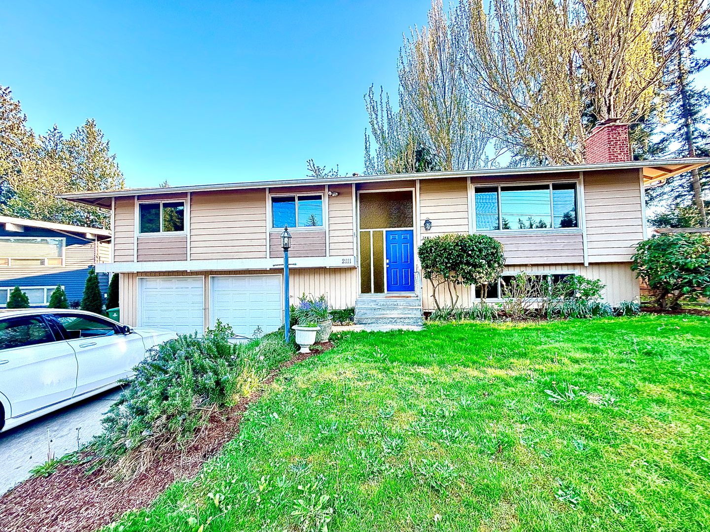 Shoreline House: 2111 N 188th St