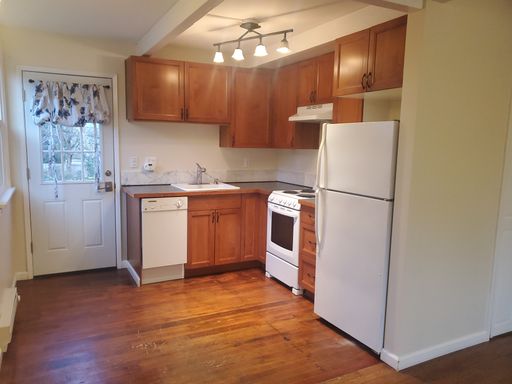 2 Bedroom Apartment Available, 1.5 miles to Children's Hospital – photo 1
