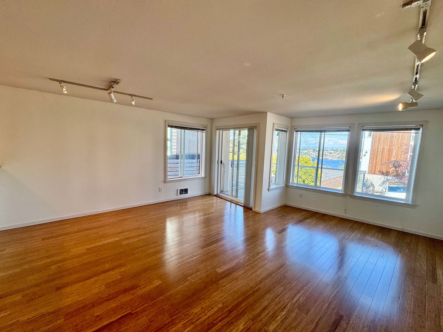 Seattle Condo: 2432 Dexter Ave N, Unit 100