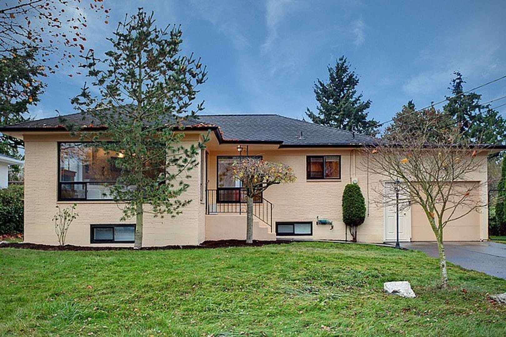 Seattle House: 9725 13th Ave NW