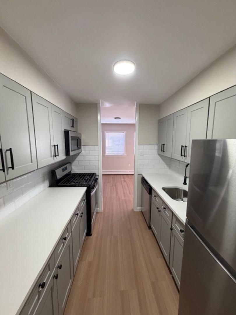 Stratford Apartment: 490-498 Sherwood Place