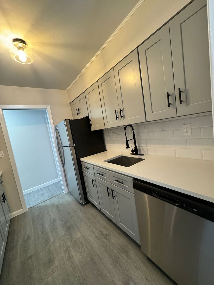 Stratford Apartment: 490-498 Sherwood Place