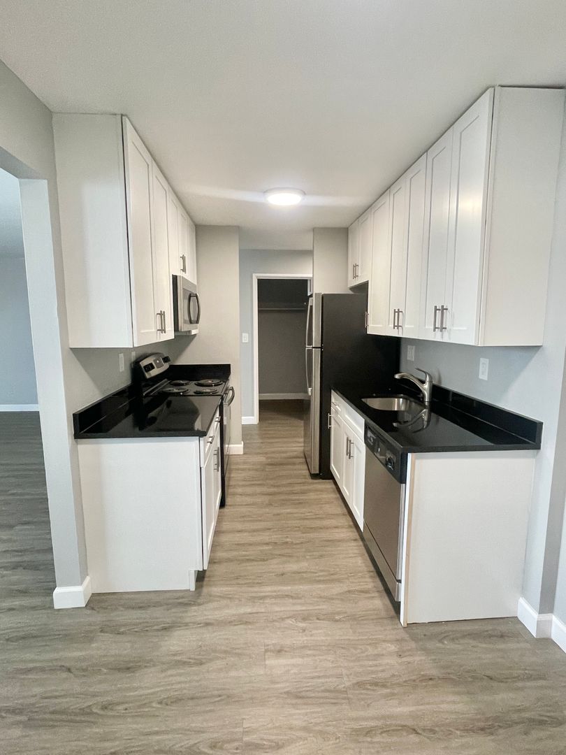 Sherwood Square Apartments 3 of 12