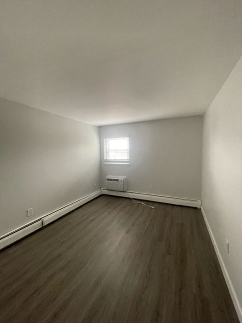 Avon Apt's 4 of 5