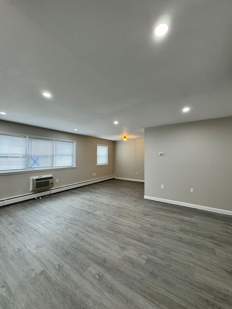 Stratford Apartment: 490-498 Sherwood Place