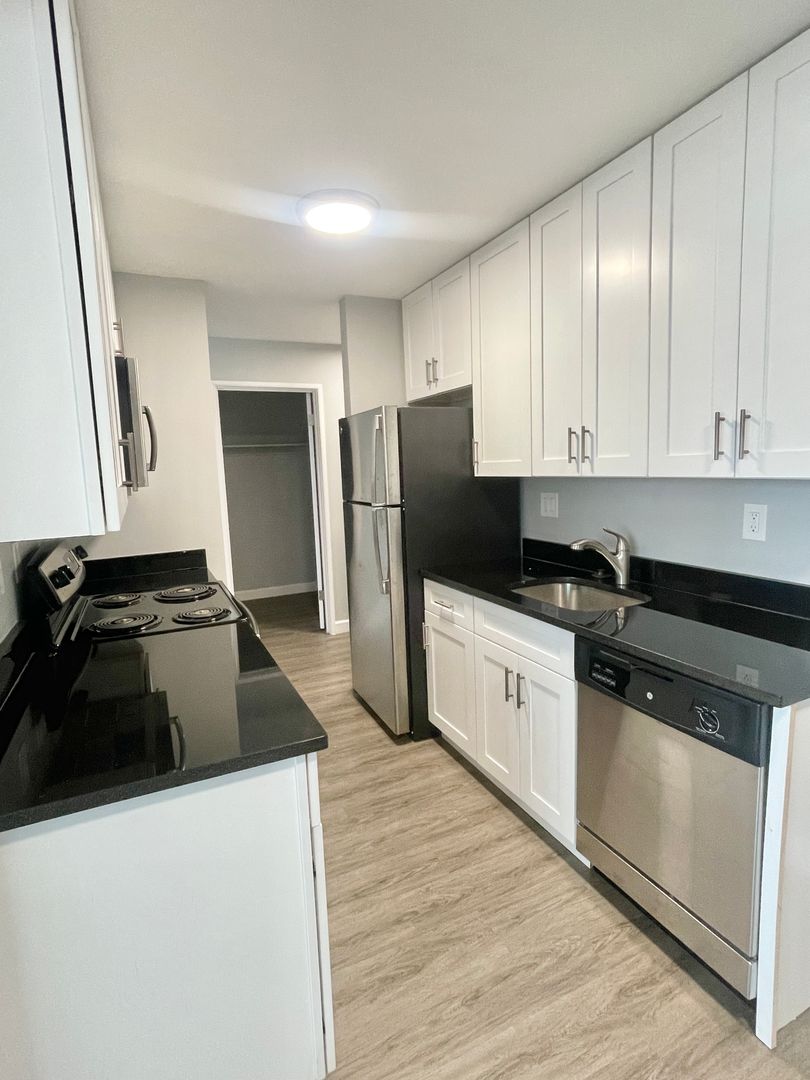 Sherwood Square Apartments 4 of 12