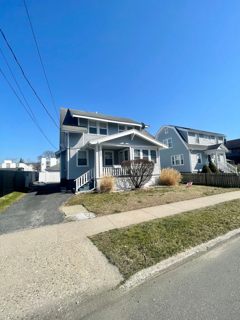 Stratford Apartment: 490-498 Sherwood Place