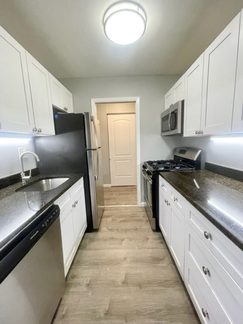 Stratford Apartment: 490-498 Sherwood Place