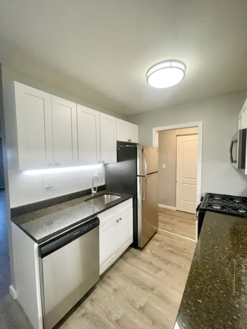 Stratford Apartment: 490-498 Sherwood Place