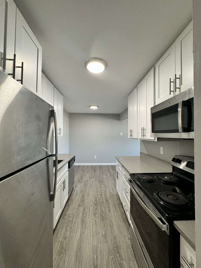 Stratford Apartment: 490-498 Sherwood Place