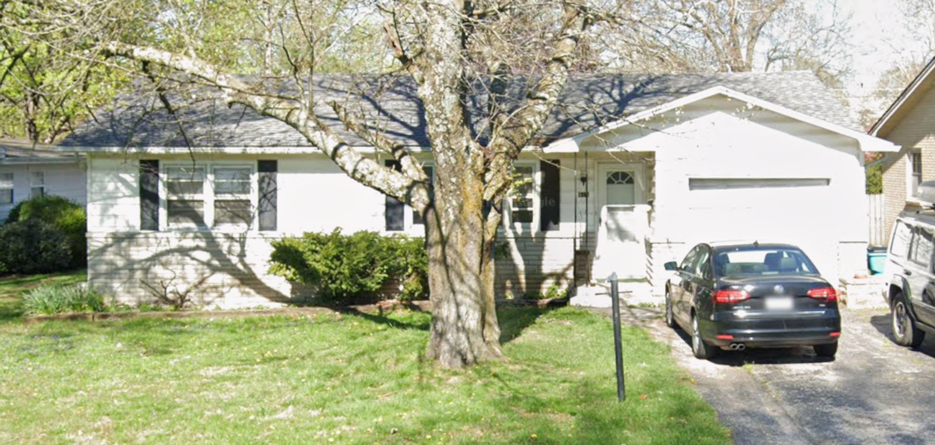 Springfield House: 915 N Oak Grove