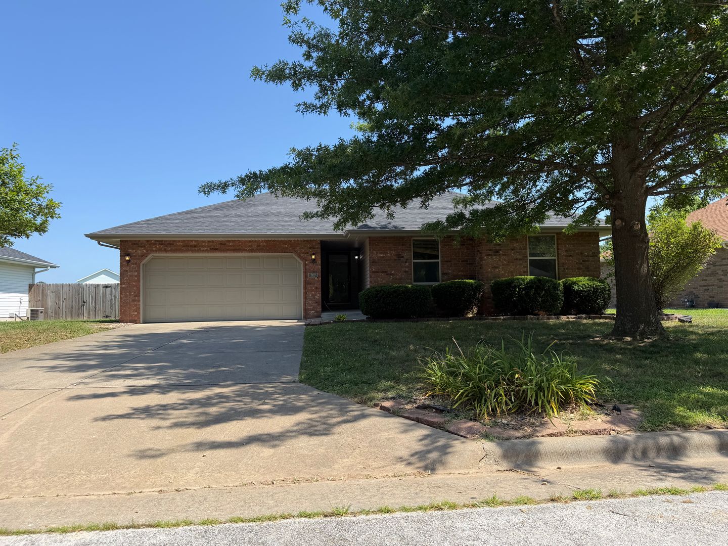 Ozark House: 307 E Pintail Dr