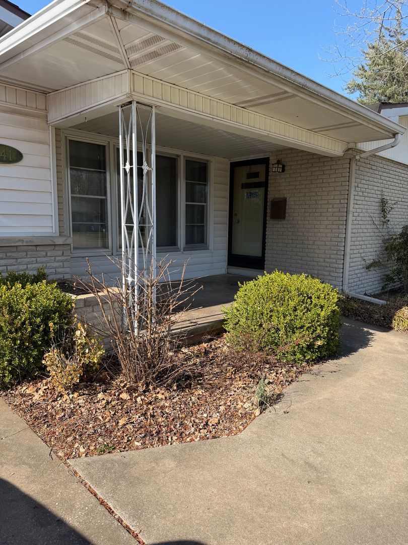 Springfield House: 2141 E Claiborne St