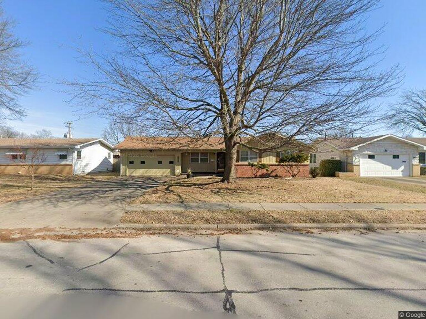Springfield House: 2828 S Stewart Ave
