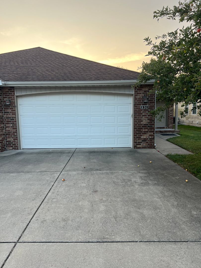 Republic House: 634 S Rilynn