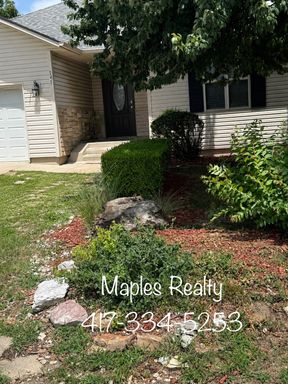 *NEW LISTING* 3 bedroom, 2 bathroom, 2 car garage home in Hollister