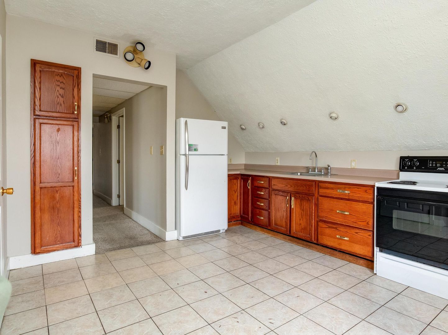 Rochester Apartment: 299 Jefferson St
