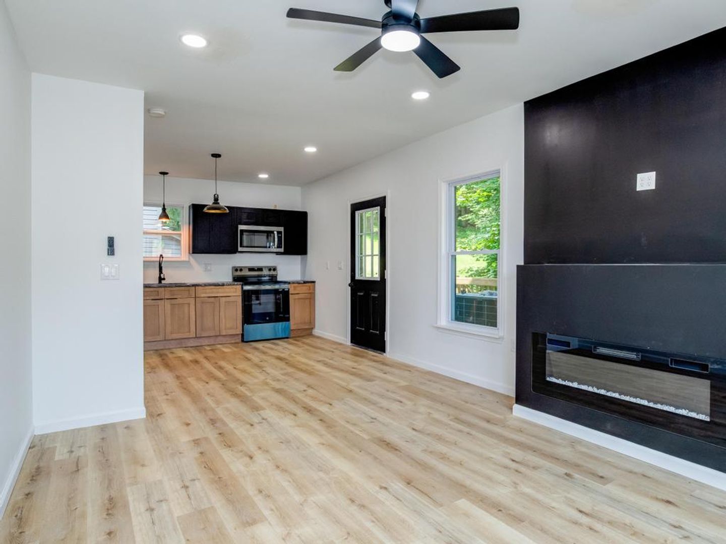 Aliquippa Apartment: 910 Main St