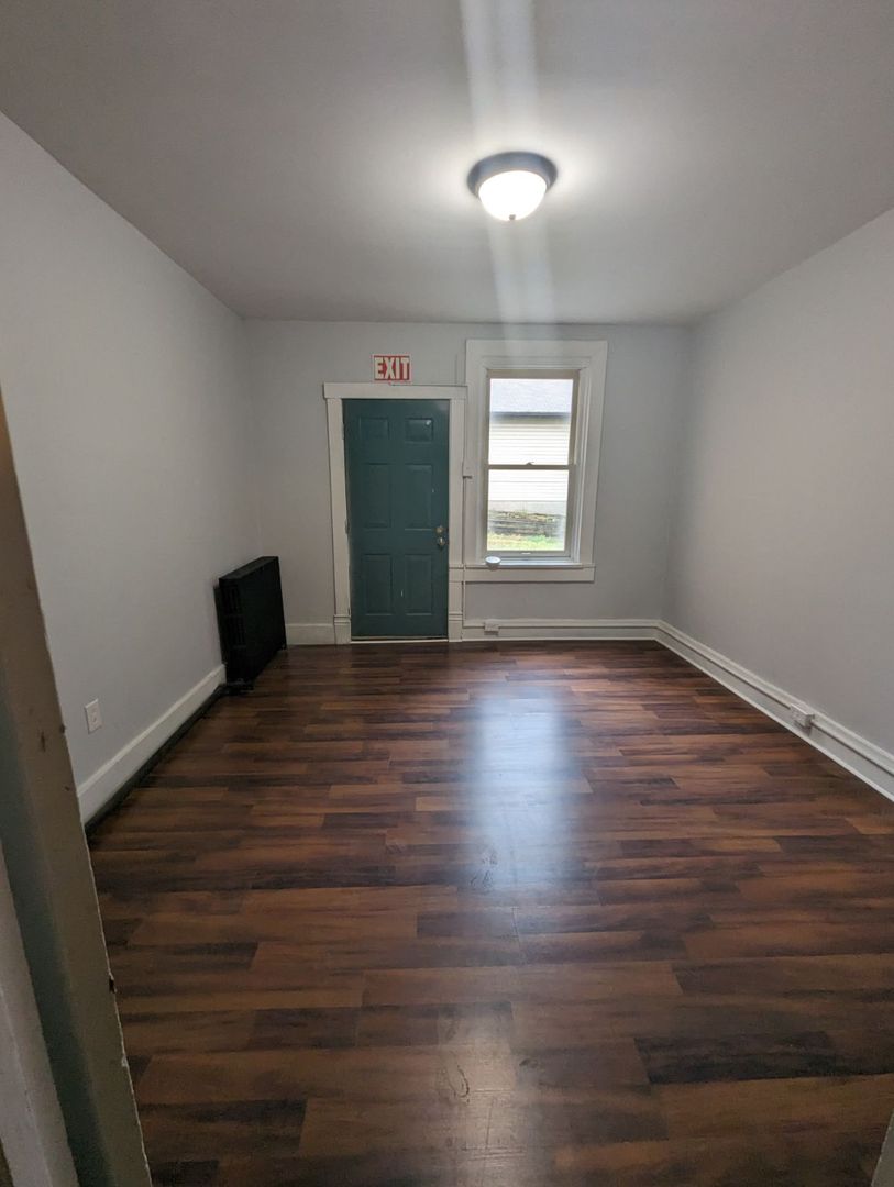 Beaver Falls Apartment: 418 11th St