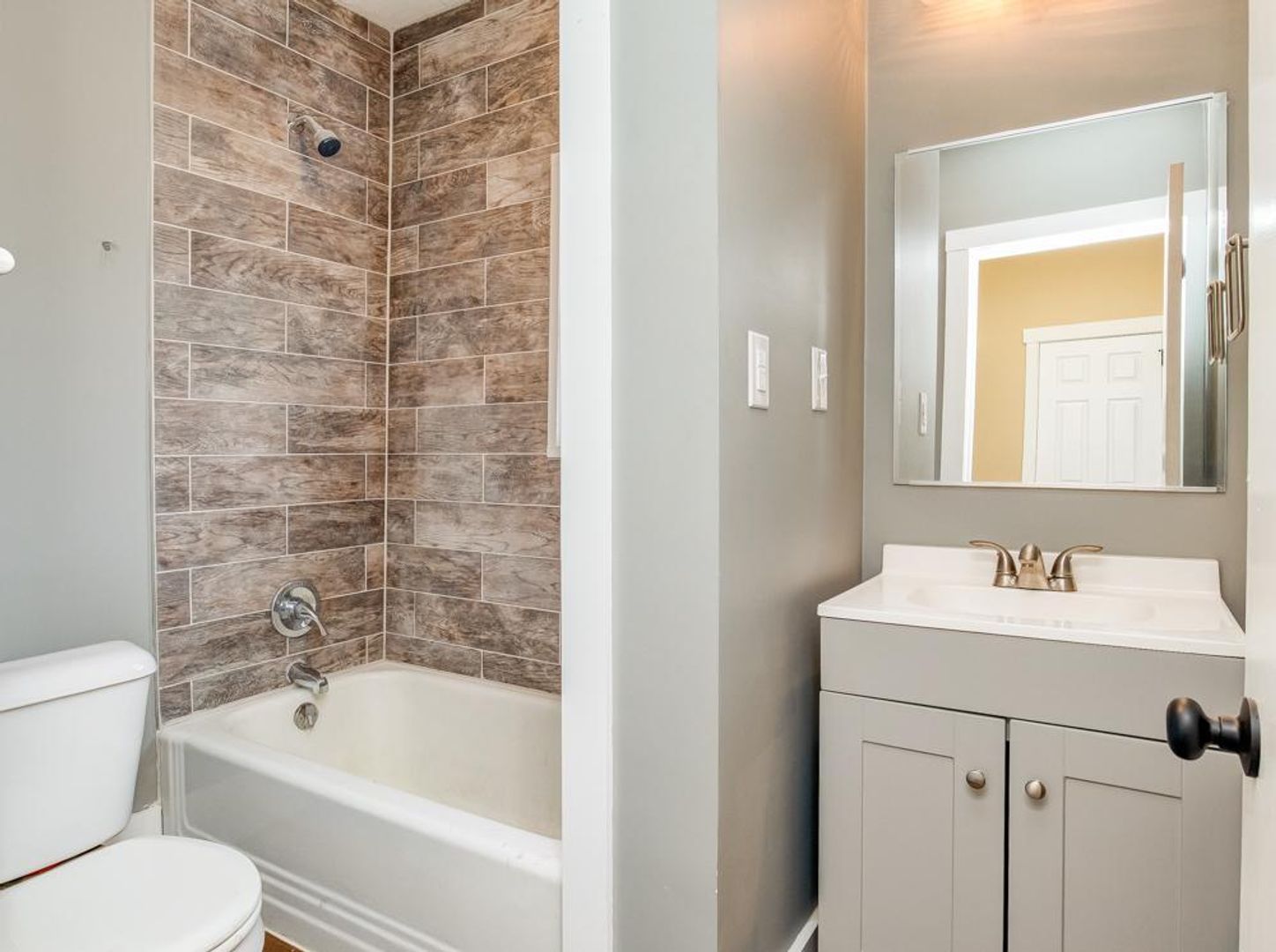 Beaver Falls Apartment: 2319 7th Ave