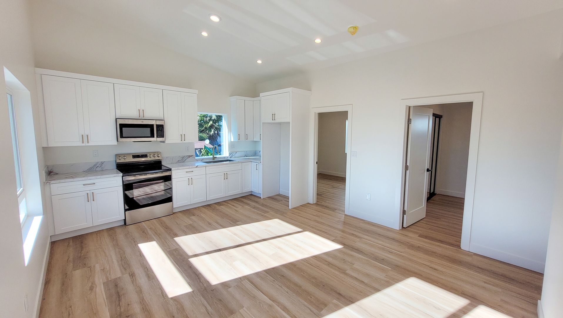 Bell Gardens Apartment: 5822 Gage Ave