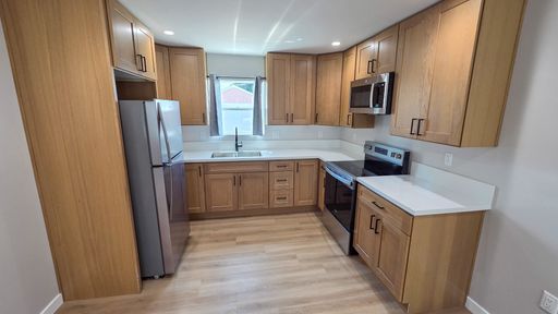 BRAND NEW 3 Bed 2 Bath Apartment Available Now! – photo 1