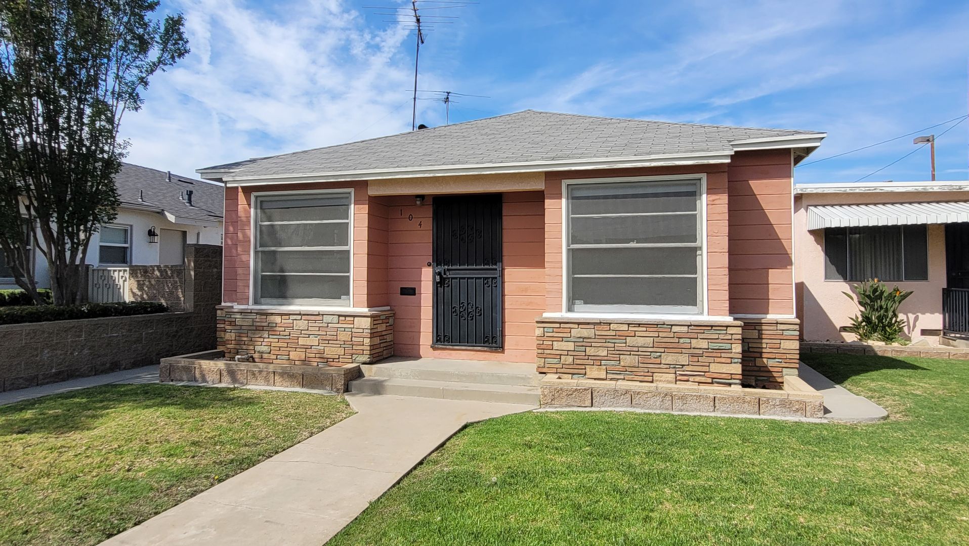 Montebello House: 104 E Harding