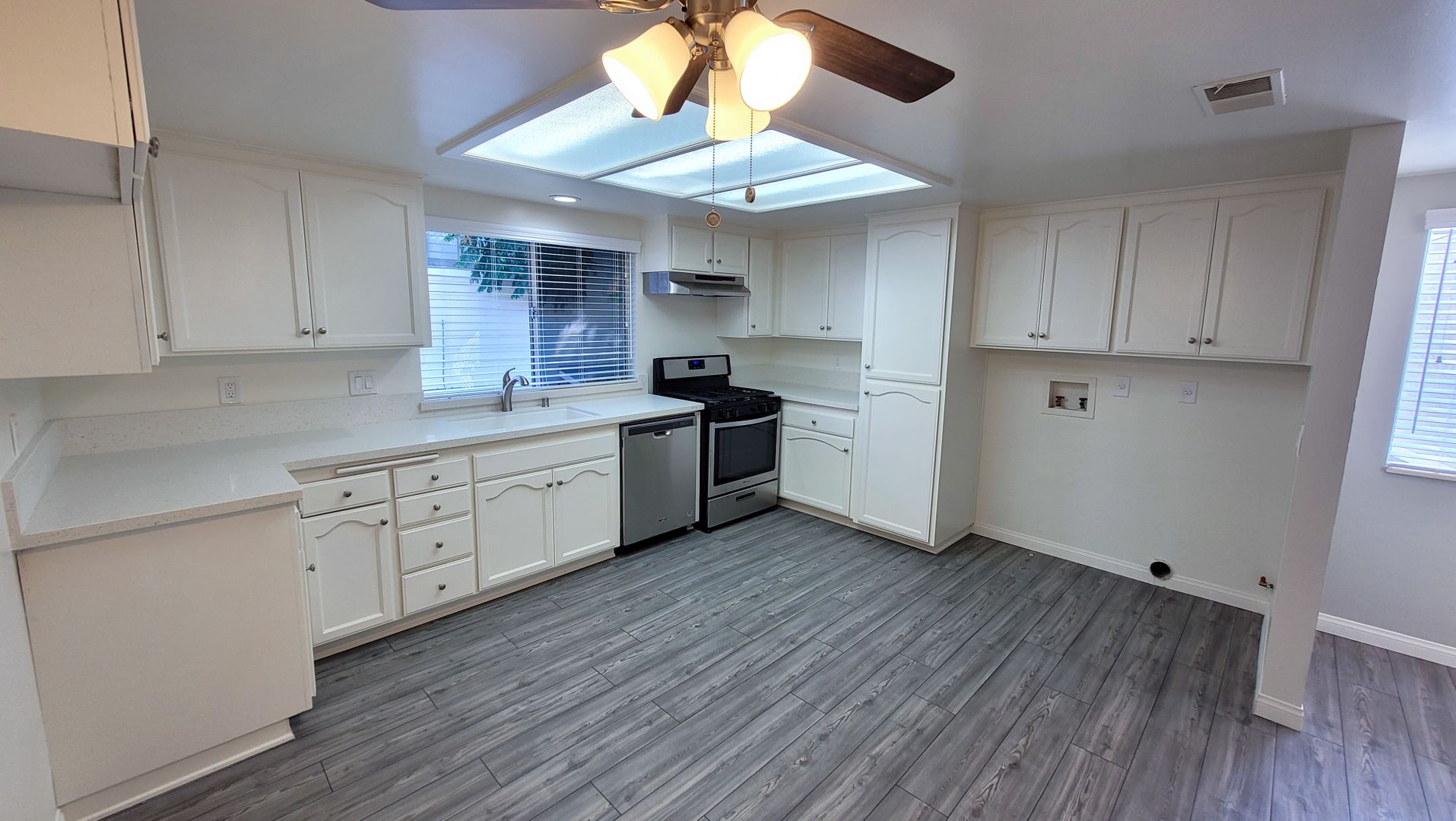 Whittier Apartment: 13427 Russell St.