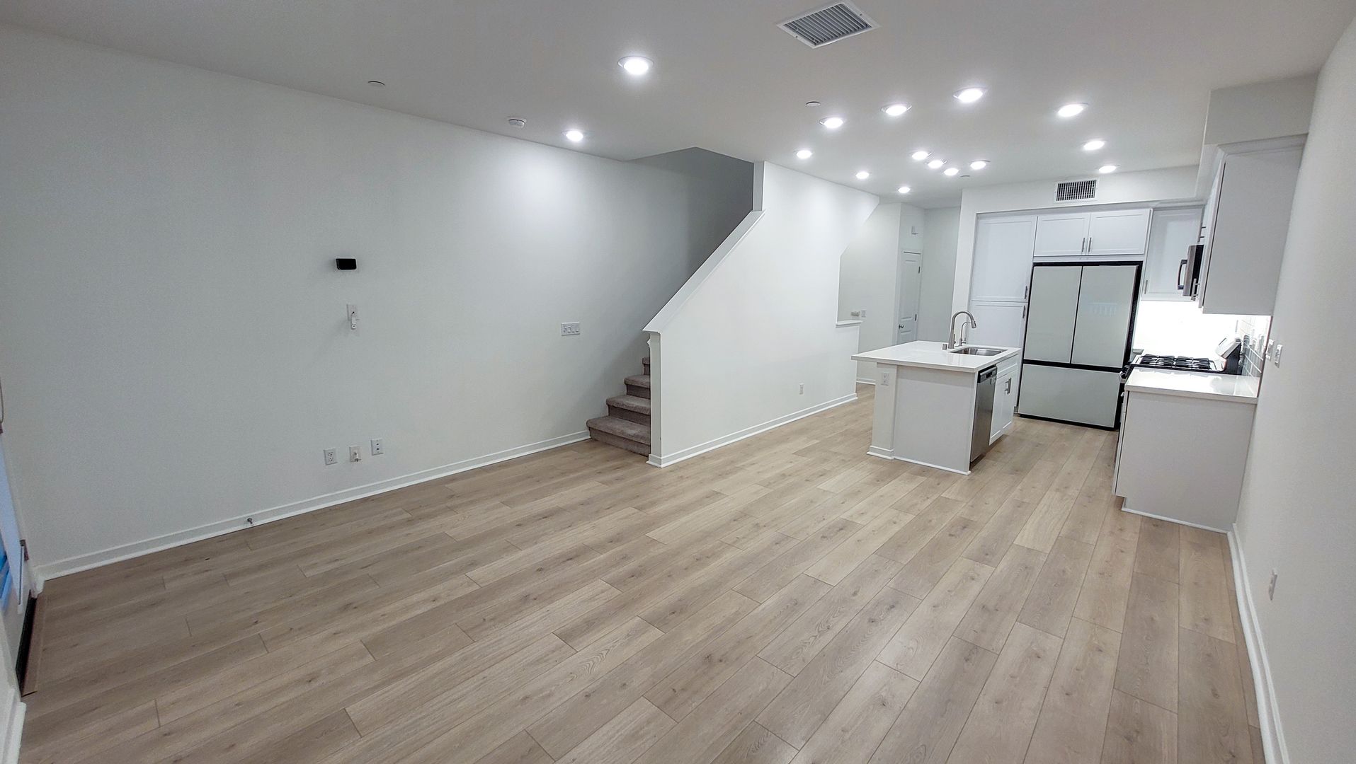 Whittier House: 16428 Whittier Blvd - 6