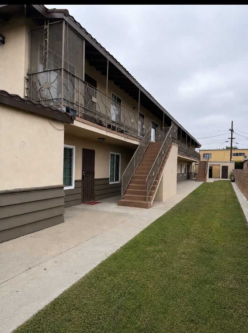 Bell Gardens Apartment: 8350 S. Eastern Ave