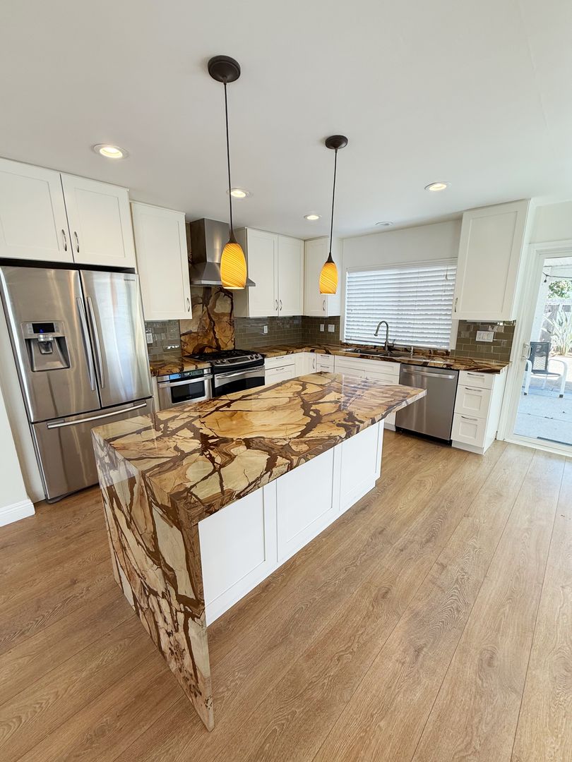 San Diego House: 11483 Westonhill Dr