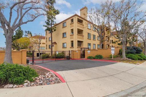 Beautiful Remodel 2 Bed/2 Bath Condo in Fashion View! – photo 1
