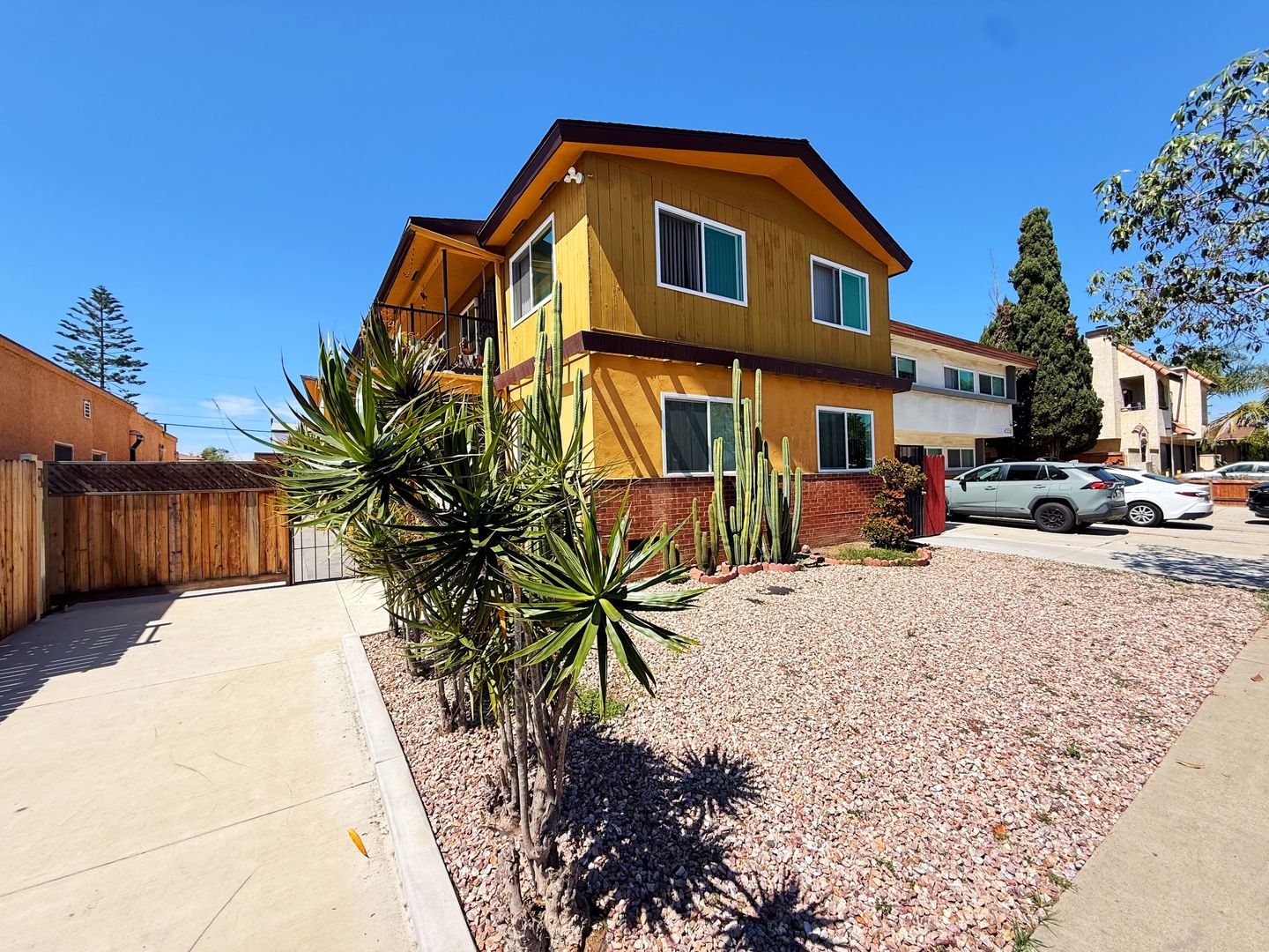 San Diego Apartment: 4348 -4352 1/2 McClintock St