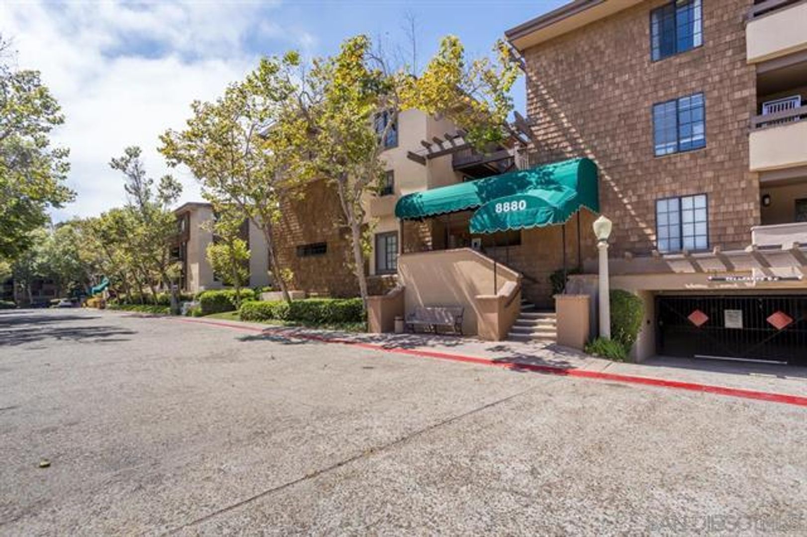 La Jolla Condo: 8880 Villa La Jolla Dr. #214