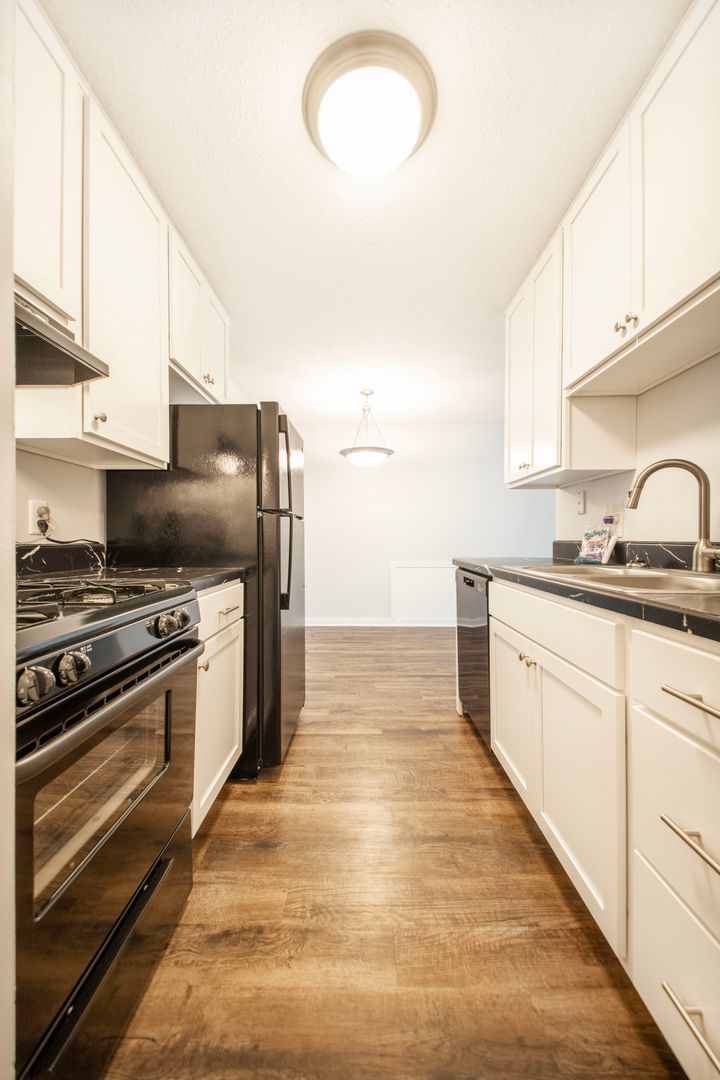 Excelsior Apartment: 832 3rd Ave S