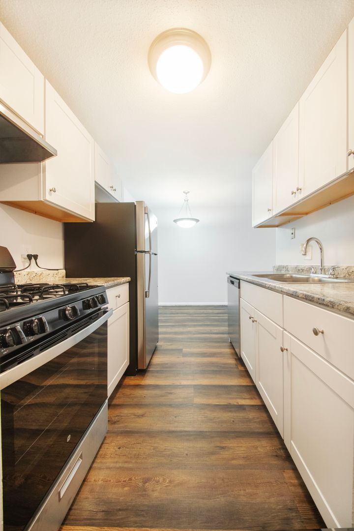 Excelsior Apartment: 832 3rd Ave S