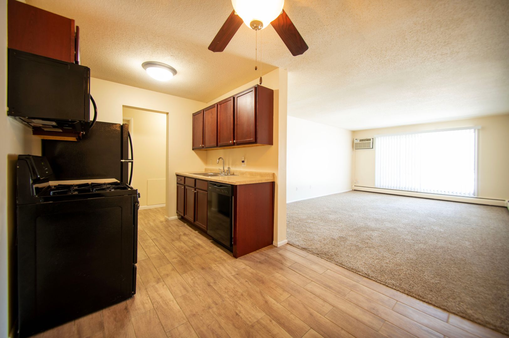 Excelsior Apartment: 832 3rd Ave S