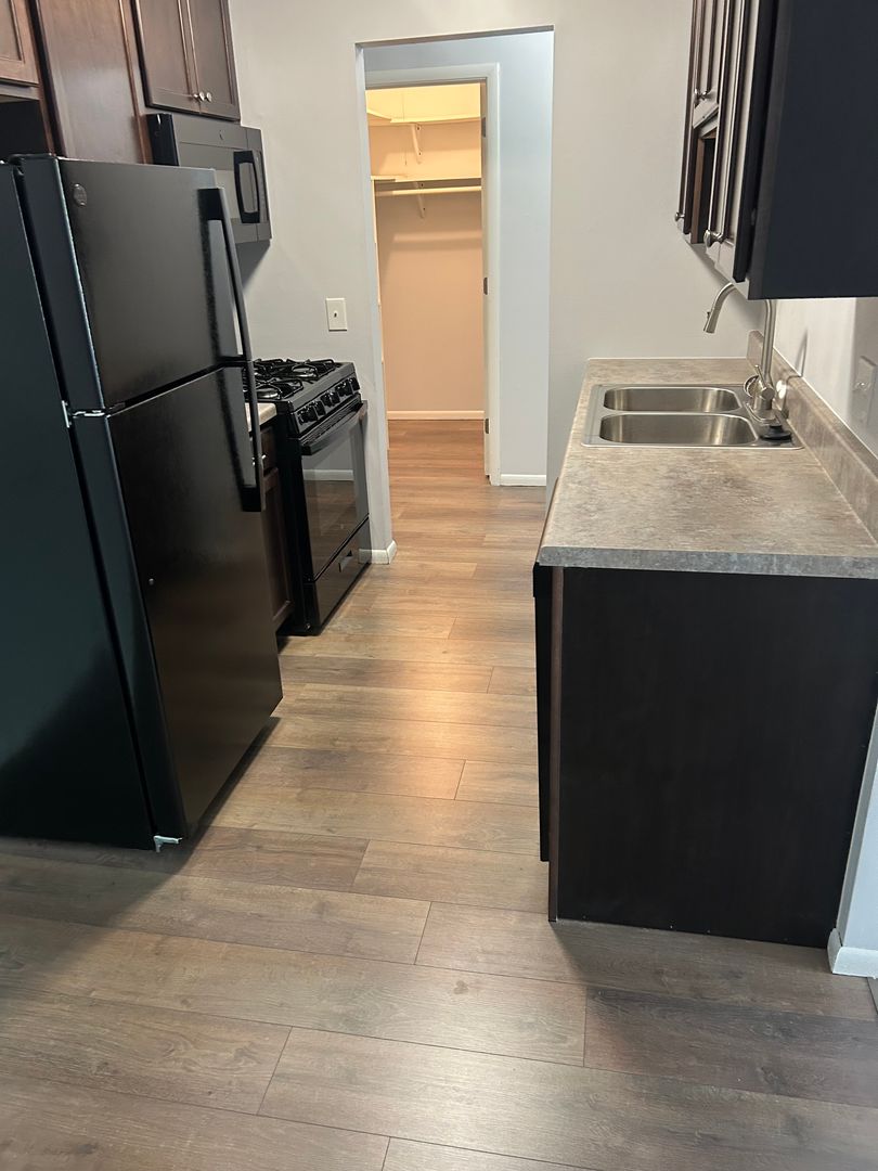 Excelsior Apartment: 832 3rd Ave S