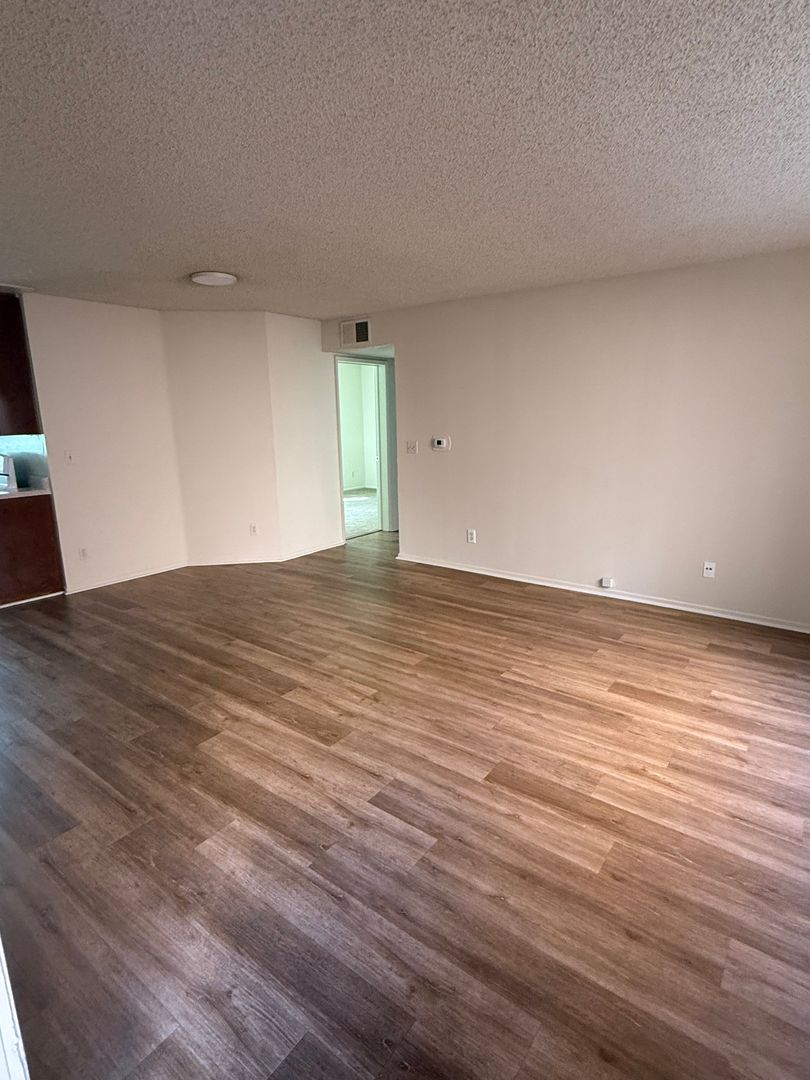 GLENDALE Apartment: 1930 VASSAR STREET