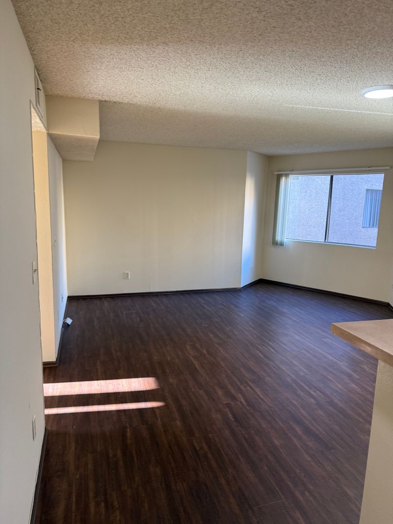 GLENDALE Apartment: 1930 VASSAR STREET