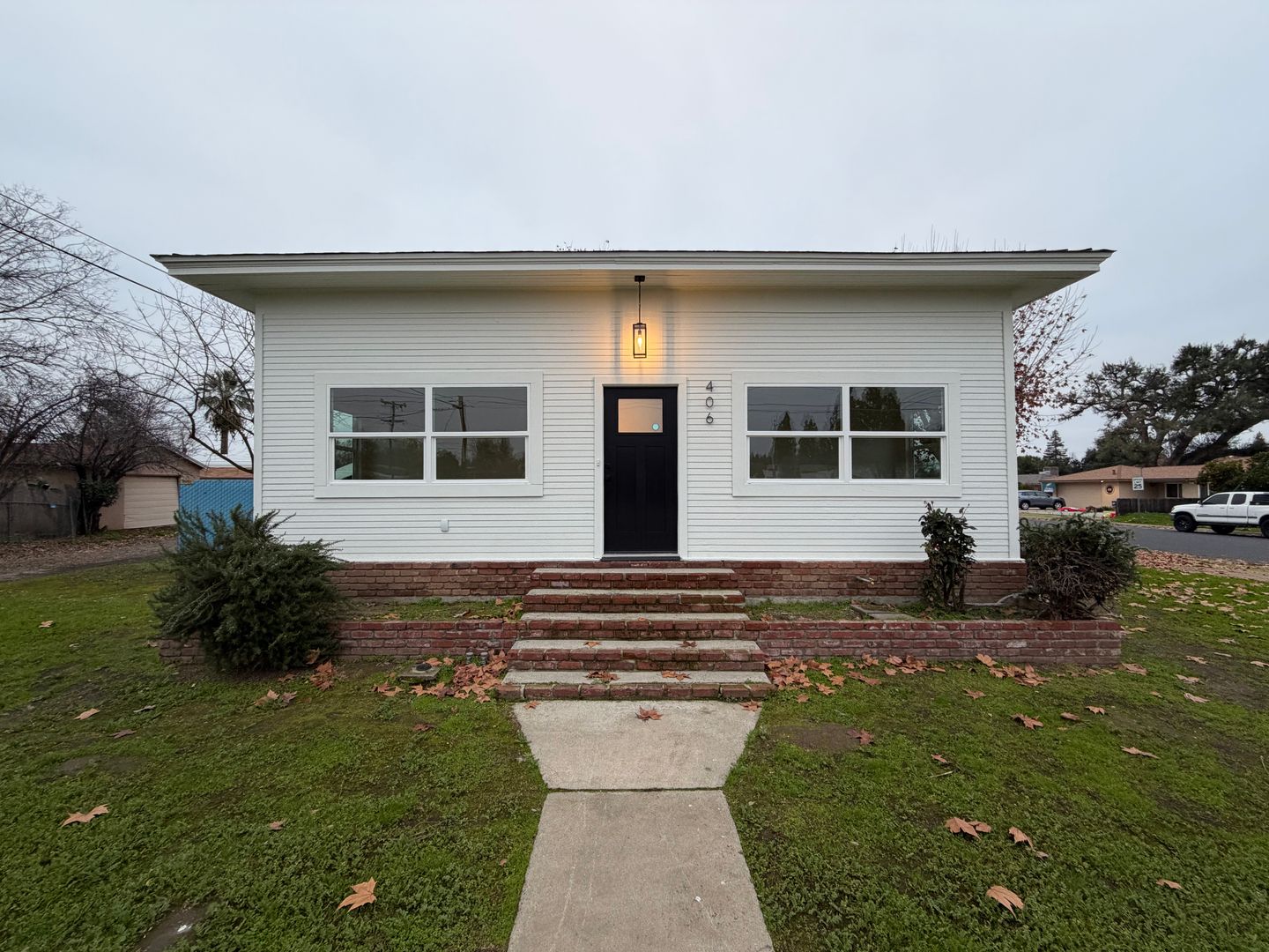 Clovis House: 406 Sierra Ave