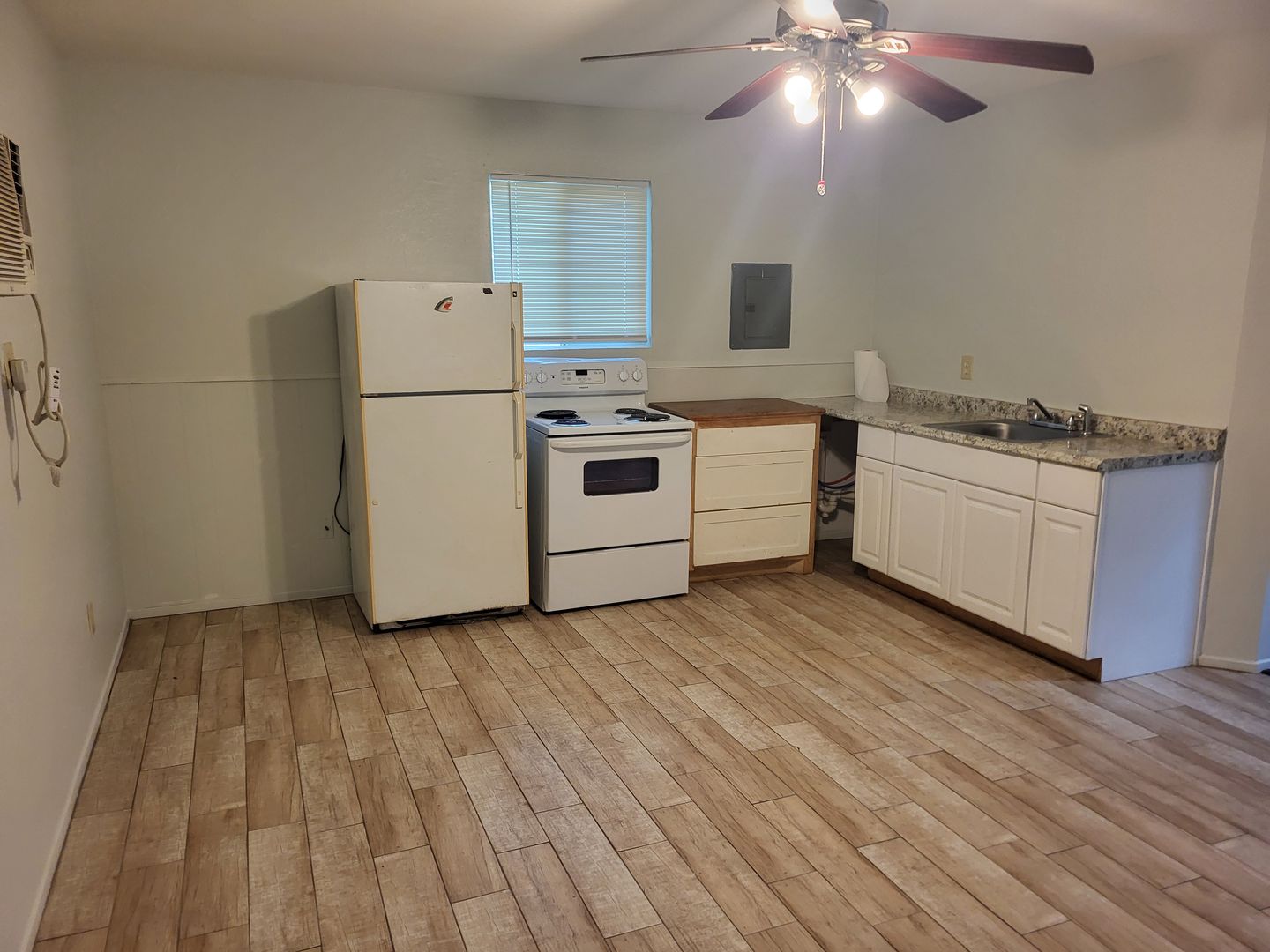 Waxahachie House: 614 1/2 Highland Avenue