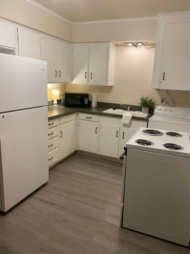 Waxahachie House: 510 Cynisca Street