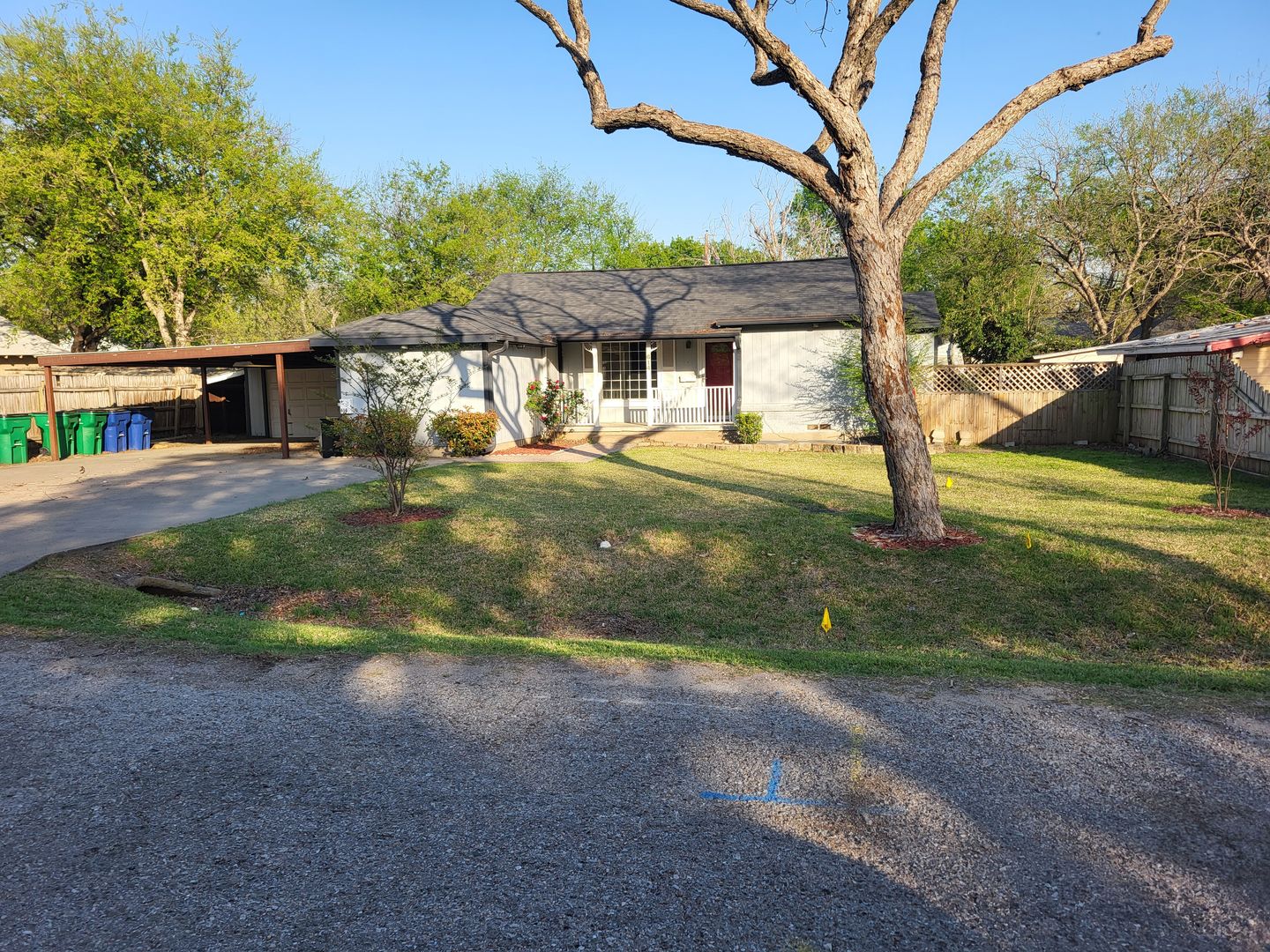 Waxahachie House: 614 Highland Avenue