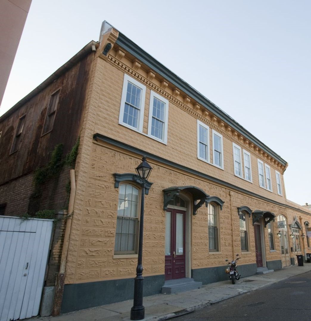 New Orleans Apartment: 1025 Bienville St.