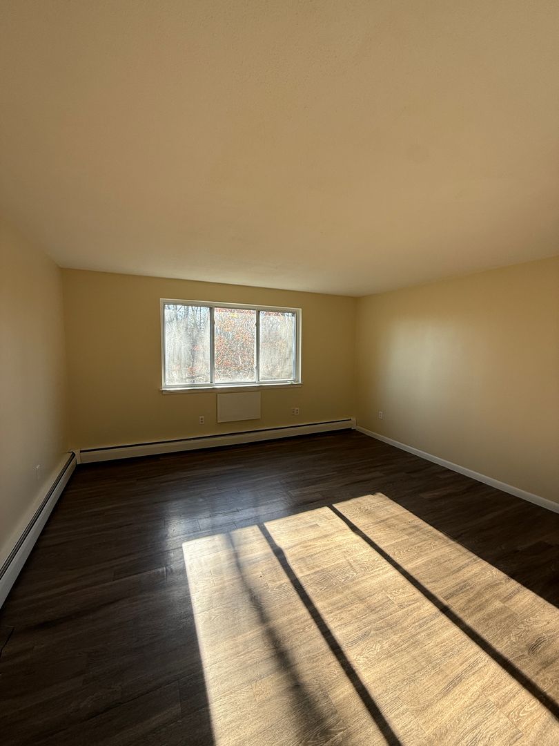 New Britain Apartment: 17-25 Edgewood Avenue