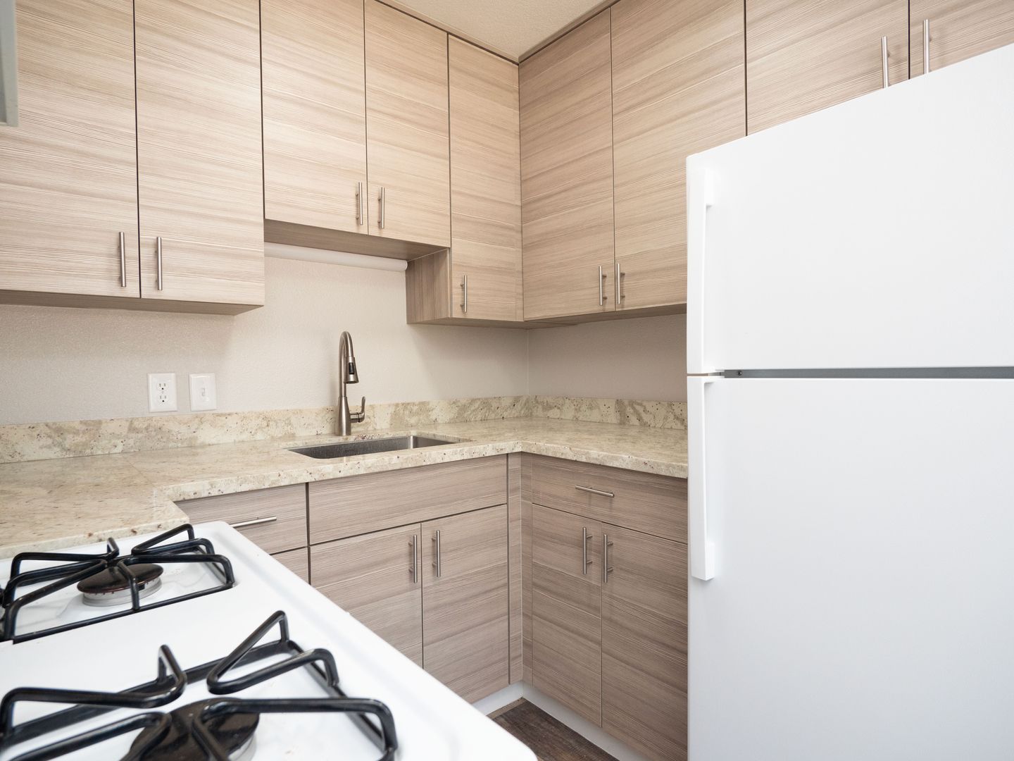 Hayward Apartment: 382 Harris Rd