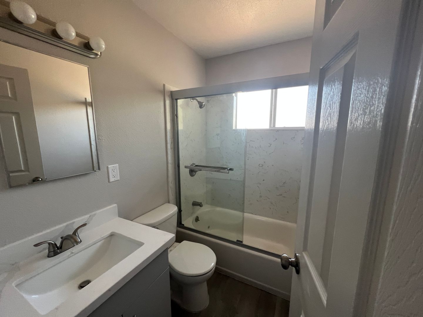 Hayward Apartment: 320 Harris Rd