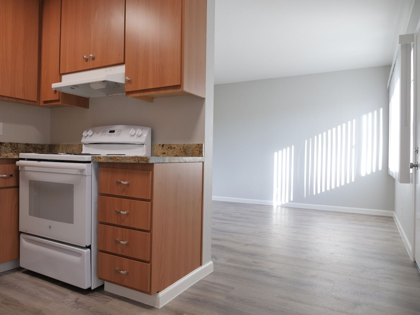 Hayward Apartment: 320 Harris Rd