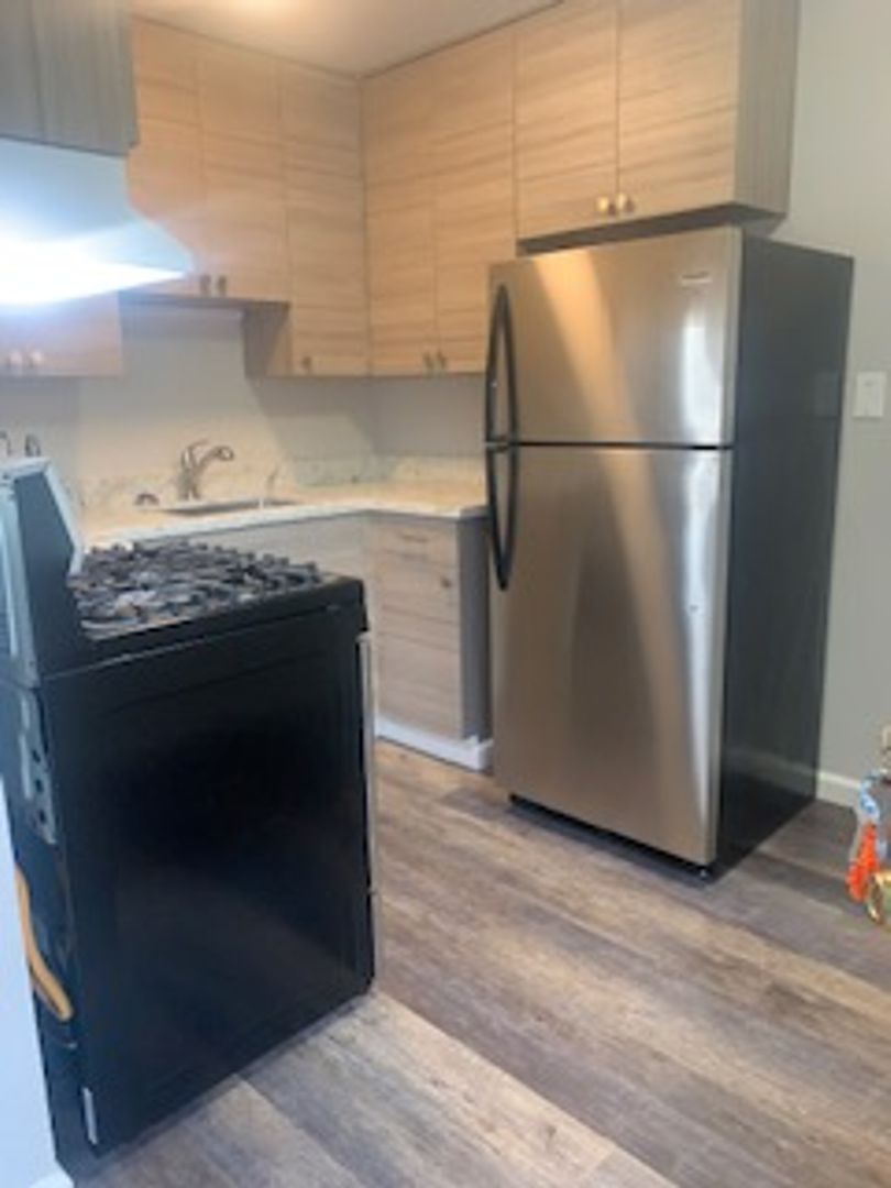 Hayward Apartment: 382 Harris Rd